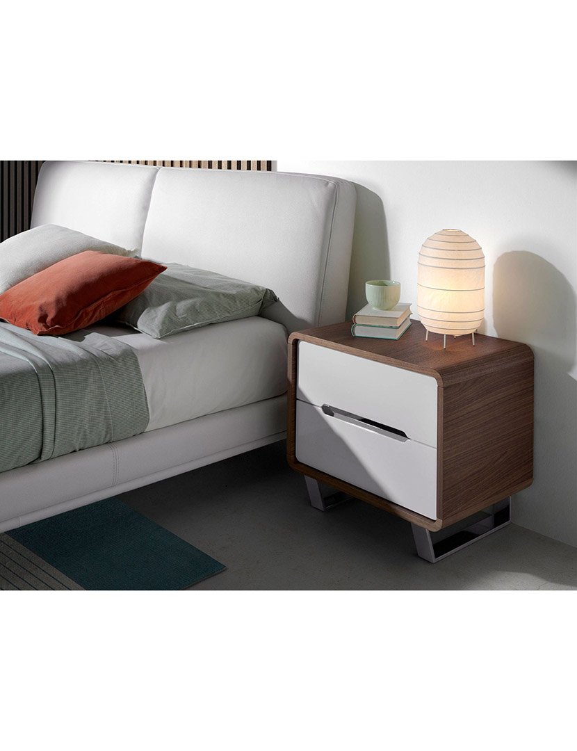 Mesa de Cabeceira em Nogueira e Branco