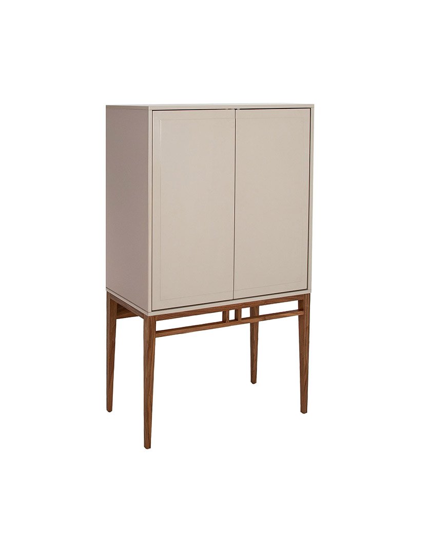 Aparador Alto em Nogueira Bege