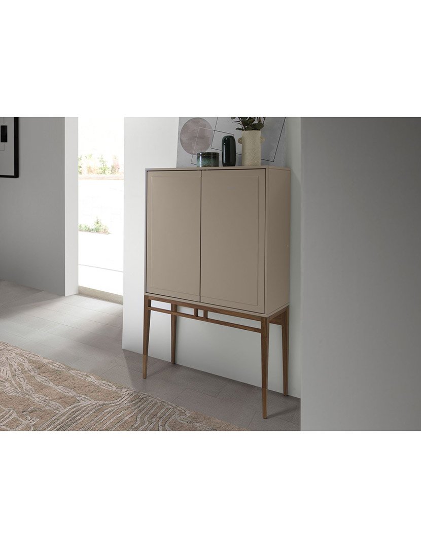 Aparador Alto em Nogueira Bege