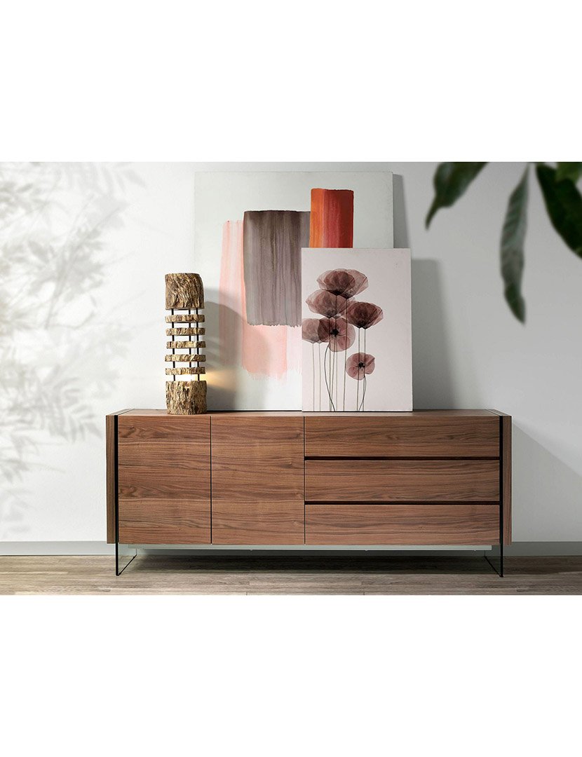 Aparador em Nogueira com Vidro Temperado