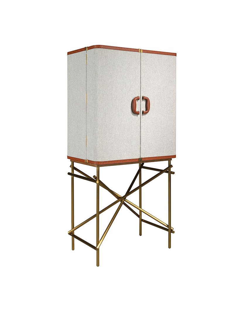 Aparador Alto em Tecido e Nogueira