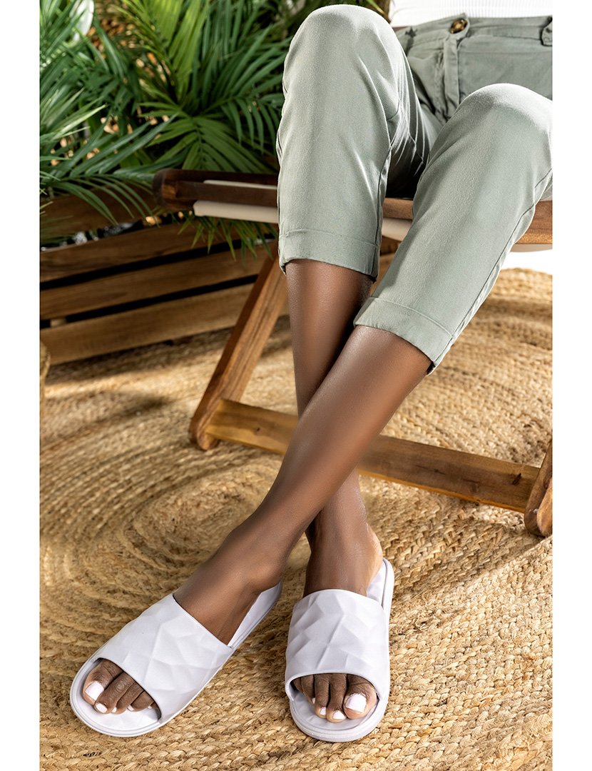 Chinelos de Borracha Senhora Cinza