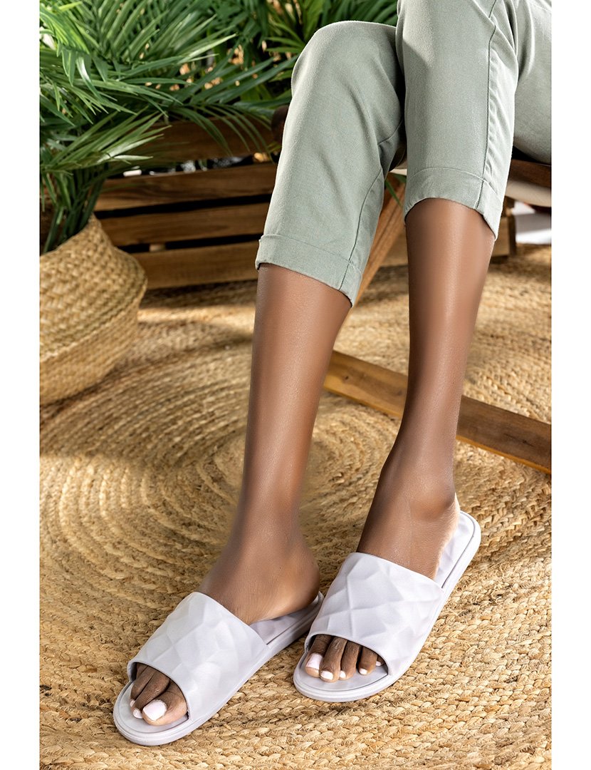 Chinelos de Borracha Senhora Cinza