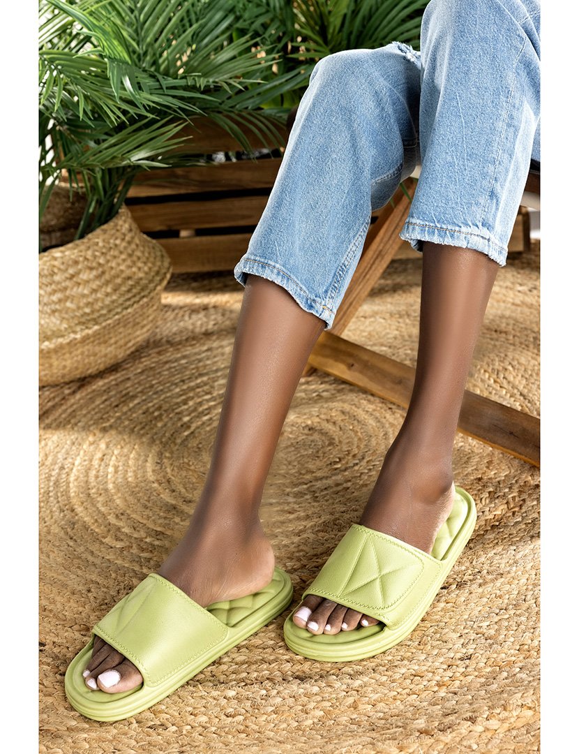 Chinelos de Borracha Senhora Verde