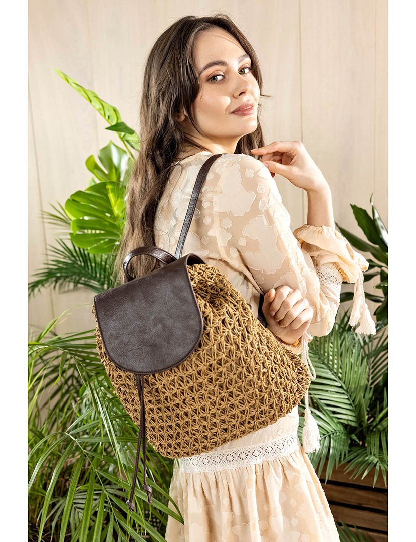 Mochila de palha castanha