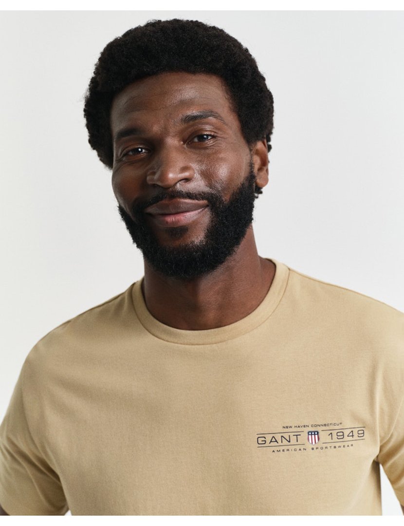 T-shirt Printed Graphics Castanho